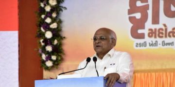 ખેડૂતોને દિવસે વીજળીને લઈને મુખ્યમંત્રી કૃષિ મહોત્સવના મંચ પરથી જ બોલ્યા કે…