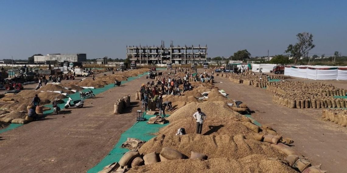 ખંભાળિયામાં ટેકાના ભાવે મગફળી ખરીદીની કામગીરી ઠપ્પ: ખેડૂતો હાલાકીમાં