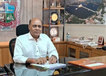 જામનગરમાં ભૂગર્ભગટરમાં કચરો ઠાલવનારાઓને કમિશનરની કડક ચેતવણી…