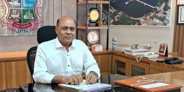 જામનગરમાં ભૂગર્ભગટરમાં કચરો ઠાલવનારાઓને કમિશનરની કડક ચેતવણી…