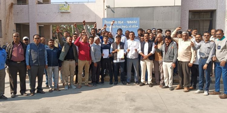 અમરેલી લેટરકાંડ: જામનગરમાં પટેલ યુવા ગ્રૂપ દ્વારા આવેદન…