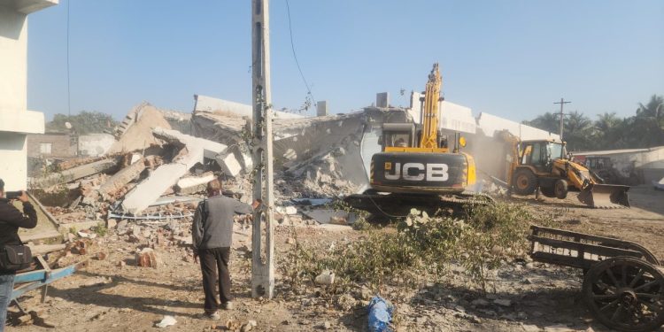 જામનગરમાં વધુ એક ઓપરેશન ડિમોલીશન: 12 દુકાનોનો કડૂસલો…