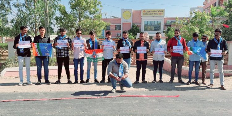 જામનગરની મીનાક્ષીબેન દવે બી.એડ.કોલેજે છાત્રોને ફી પરત આપવી પડી…