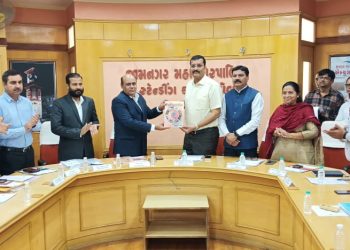 જામનગરનું રૂ. 1,493 કરોડના ખર્ચનું બજેટ પ્રસ્તુત કરતાં કમિશનર