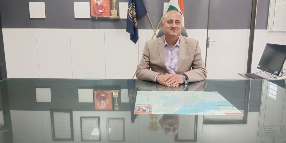 જામનગર જીલ્લા કલેક્ટરનો ચાર્જ સંભાળતા કે.બી.ઠક્કર