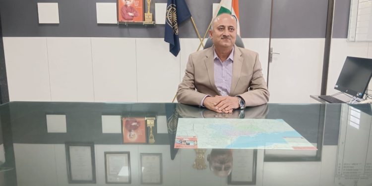 જામનગર જીલ્લા કલેક્ટરનો ચાર્જ સંભાળતા કે.બી.ઠક્કર