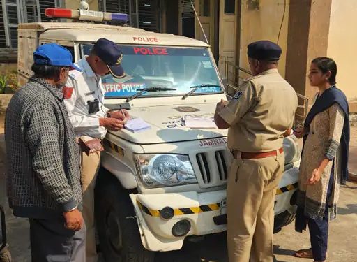 મોટું ફારસ : સરકારી કચેરીઓના આંગણે હેલ્મેટ માટેની ડ્રાઇવ…