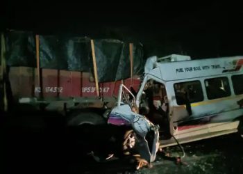 પ્રયાગરાજથી પરત ફરી રહ્યા હતા શ્રદ્ધાળુઓ..નડ્યો અકસ્માત, 4 ના મોત