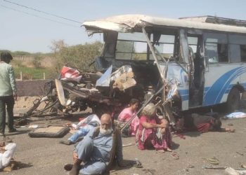 ખાનગી બસ અને ટ્રક વચ્ચે ટક્કર, 5 લોકોના મોત