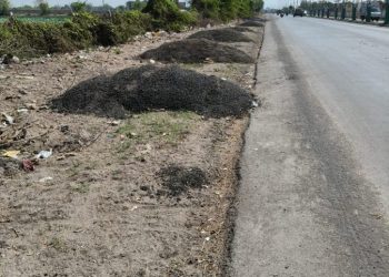 મુખ્ય રસ્તાઓ પર ડામરના ઢગલા શા માટે.?