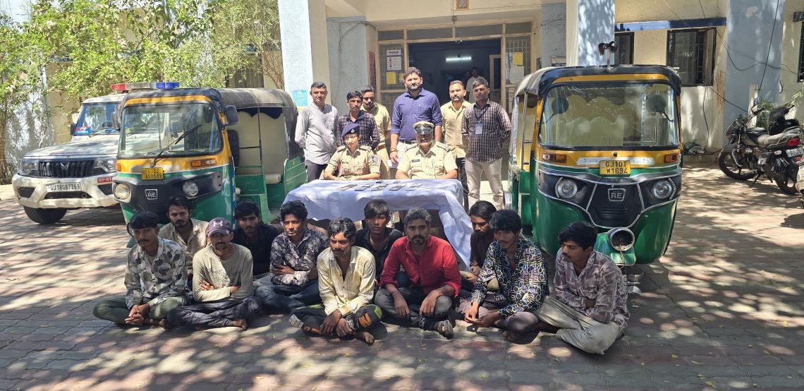 દ્વારકામાં હોળી, ફુલડોલ ઉત્સવ દરમિયાન ભાવિકોનો સ્વાંગ રચી ખિસ્સા હળવા કરતા 28 ને પોલીસે ઝડપ્યા