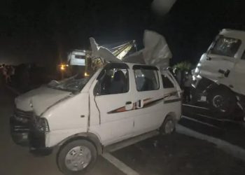 વધુ એક ઈકો ટ્રકમાં ઘૂસી ગઈ: 3 મોત, 4 ગંભીર !!