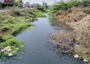 ખુદ કોર્પોરેશન કહે છે…તળાવમાં કેમિકલયુક્ત પાણી ઠલવાઈ રહ્યું છે.!