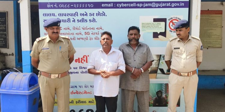 જામનગર:પાંચ જણાં-જણીઓએ ભેગા થઈ ત્રણ હજારનો ‘તોડ’ કર્યો…