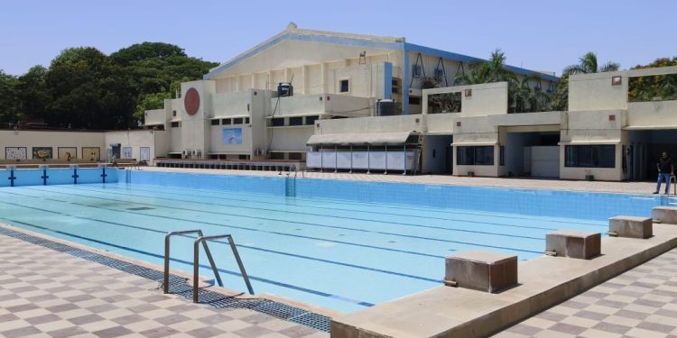 જામનગરમાં કાળઝાળ ગરમી છતાં સ્વિમિંગ શોખીનોના ધૂબાકા બંધ !!