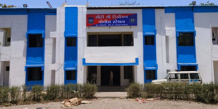 જામનગરમાં બ્રહ્મસમાજની એક સંસ્થામાં ‘લેટરપેડ’ નો વિવાદ: FIR