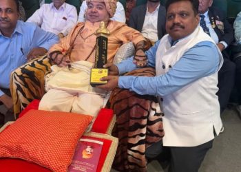 લતા મંગેશકરના શ્રદ્ધાસ્પદ સહયોગી મહેશભાઈ રાઠોડને અમદાવાદ ‘લાઈફટાઈમ અચીવમેન્ટ’ એવોર્ડથી નવાજવામાં આવ્યા