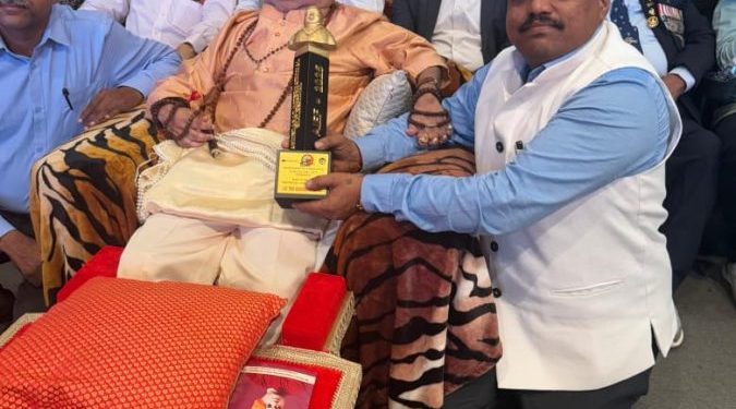 લતા મંગેશકરના શ્રદ્ધાસ્પદ સહયોગી મહેશભાઈ રાઠોડને અમદાવાદ ‘લાઈફટાઈમ અચીવમેન્ટ’ એવોર્ડથી નવાજવામાં આવ્યા