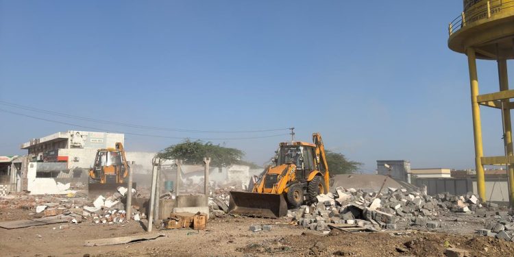 જામનગરના લાલપુર તાલુકામાં રૂ. 1 કરોડથી વધુની જમીન પરના દબાણો હટાવાયા..