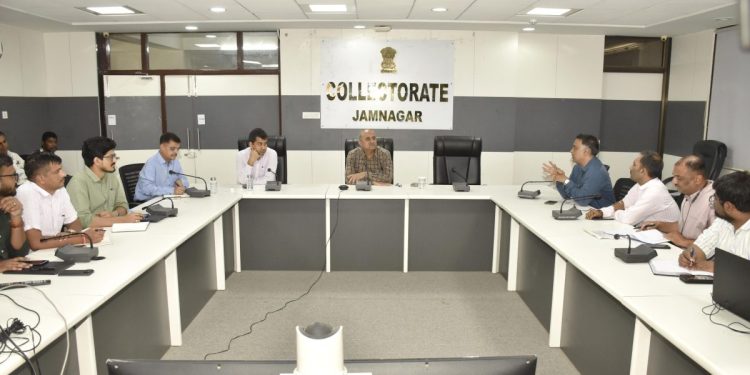 કોવિડ: જામનગરમાં આરોગ્ય સુવિધાઓ અંગે જાણકારીઓ મેળવતા કલેક્ટર…