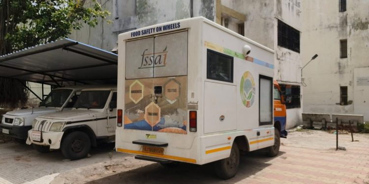 જામનગરમાં ફૂડચેકિંગની ‘હરતીફરતી’ લેબોરેટરી તમે કયારેય જોઈ છે ?!