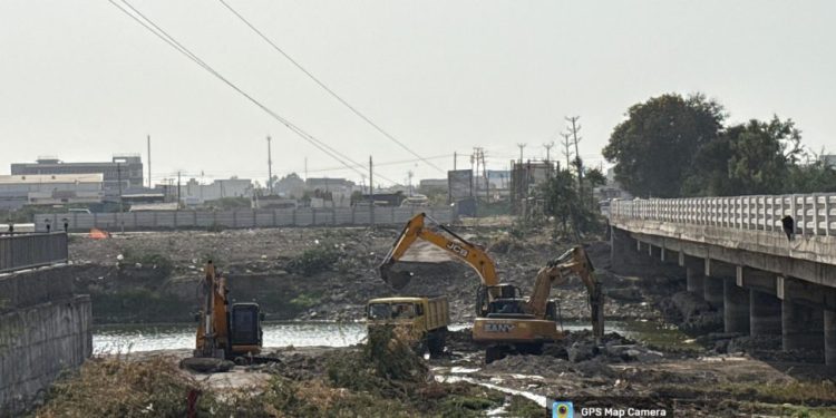 રંગમતી નદીને ઊંડી કરવાનો પ્રયાસ, થોકબંધ મશીનરી લાગી છે કામે… થયું આટલું ખોદાણ..