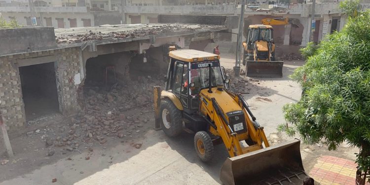 ડીપી કપાત માટે ડીમોલીશન સતત ત્રીજા દિવસે યથાવત, આજ સુધીમાં કેટલી મિલકતોની થઇ પાડતોડ આજે ક્યાં ડીમોલીશન.?
