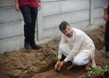 અભિનંદનપાત્ર પહેલ: જન્મદિવસે પર્યાવરણ માટે પ્રતિબદ્ધતા, 4400 વૃક્ષારોપણ