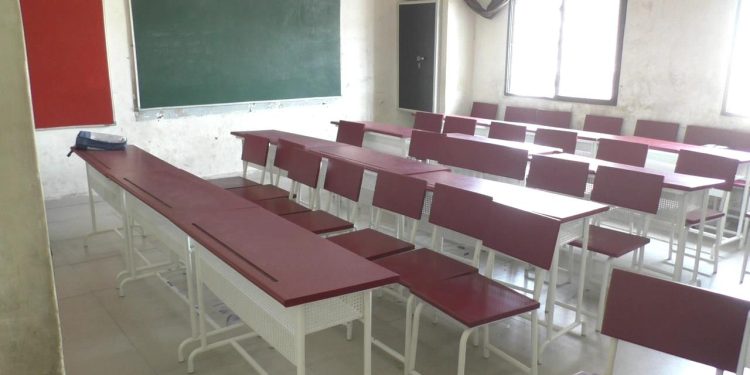 જામનગરનું શિક્ષક સસ્પેન્ડ પ્રકરણ: સસ્પેન્શનના વિરોધમાં આજે શાળા બંધ રહી…