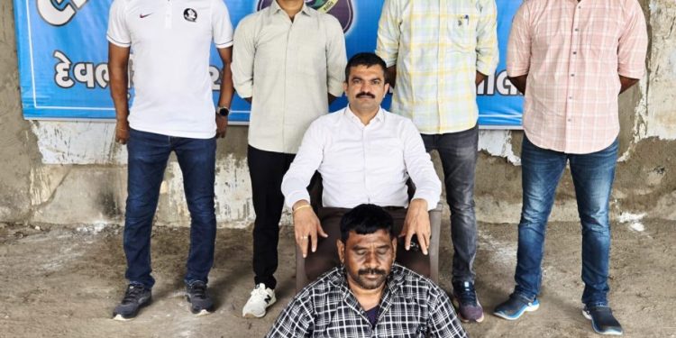 લૂંટ પ્રકરણમાં અઢી દાયકાથી પોલીસને થાપ આપનાર આરોપી અંતે ઝડપાયો