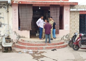 જામનગરમાં H.J. Vyas મીઠાઈવાળા વેપારીએ જાતે લમણે ગોળી ધરબી દીધી..