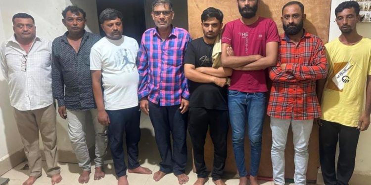 ધ્રોલના રોજિયાની વાડીમાં ધમધમતી જૂગાર ક્લબ ઝડપાઈ ગઈ…