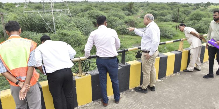 જામનગર : વહીવટીતંત્ર તથા કોર્પોરેશન દ્વારા બ્રિજ નિરીક્ષણ..