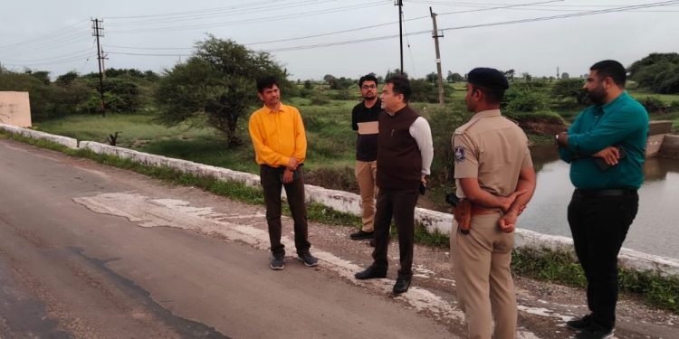 દેવભૂમિ દ્વારકા:જીલ્લા કલેકટર રાજેશ તન્નાની જીલ્લાના વિવિધ પુલો અંગે સ્થળ સમિક્ષા