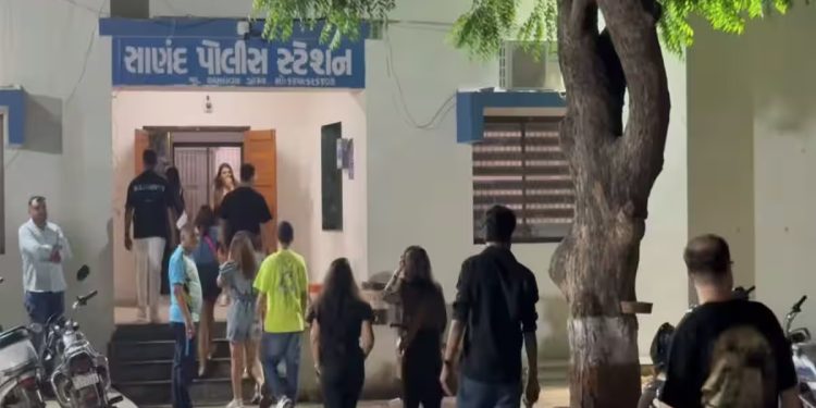 યુવા બિલ્ડરની બર્થ-ડે પાર્ટીમાં દારૂનો દરિયો : 26 યુવતિઓ પણ નશામાં…