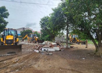 જામનગર : ફોરલેન રોડ માટે ગેરકાયદે બાંધકામો હટાવતું તંત્ર…