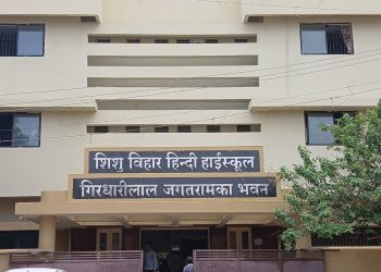 જામનગરમાં અચરજ : આ શાળામાં 10-10 વર્ષથી એક જ શિક્ષક !