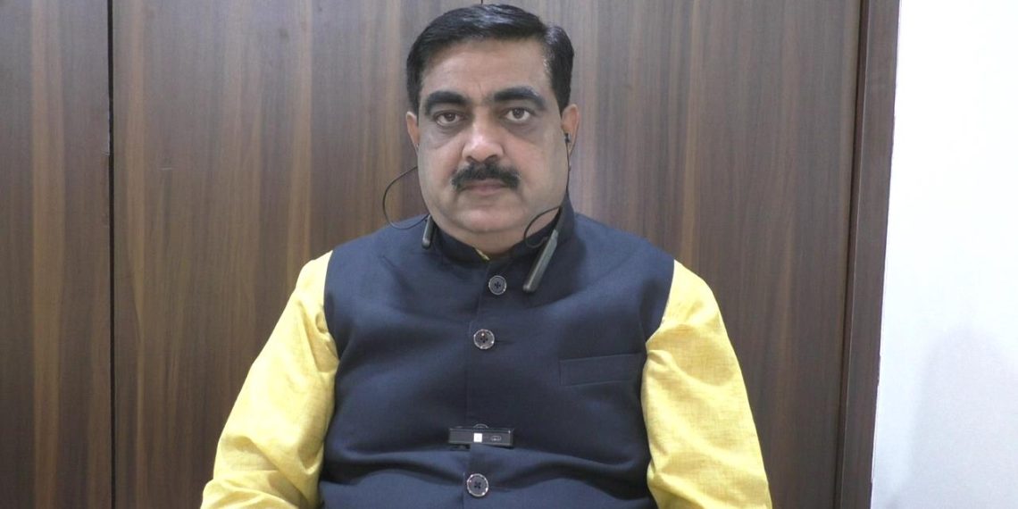 જબરી વિચિત્રતા : પેન્શનરોને નોકરી અને યુવાઓ ‘બેરોજગાર’ !