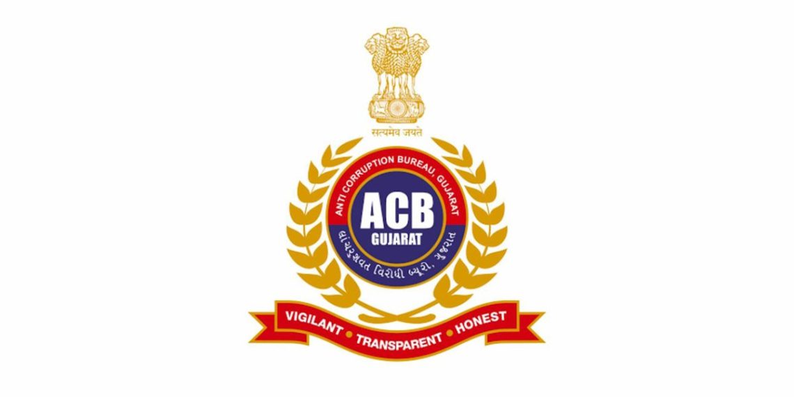 મહિલા DySPએ લાંચના નાણાં લેવા રાઈટરને કારમાં મોકલ્યો, પછી….