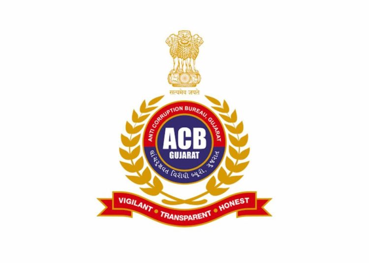 મહિલા DySPએ લાંચના નાણાં લેવા રાઈટરને કારમાં મોકલ્યો, પછી….