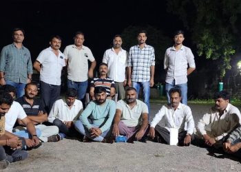 ખંભાળિયા: ભારા બેરાજા ગામે જુગારના અખાડા પર LCBનો દરોડો, લાખોની રોકડ હતી પટમાં