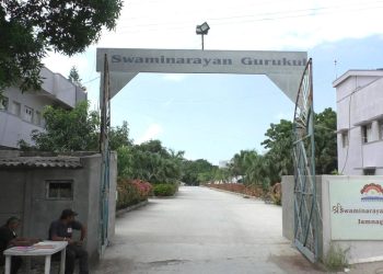 જામનગરના ‘વાળ કાપનાર’ શિક્ષકને ‘ગડગડિયું’ પકડાવી દેવામાં આવ્યું…