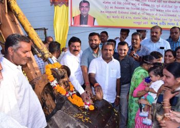 જામનગર:વોર્ડ નંબર 15 અને 16 માં રૂ. 298 લાખના વિકાસકામોનો MLA દિવ્યેશ અકબરીએ કરાવ્યો આરંભ