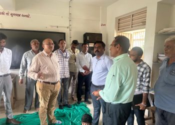 જામનગર: જિલ્લા કલેક્ટર કેતન ઠક્કરની ગ્રામીણ વિસ્તારોની અવિરત મુલાકાતો અને સઘન સમીક્ષાઓ