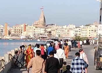 દ્વારકા નગરીમાં નૂતનવર્ષના તહેવારોની ધાર્મિક હર્ષોલ્લાસ સાથે ઊજવણી કરાઈ, હકડેઠઠ જનમેદની મળી જોવા