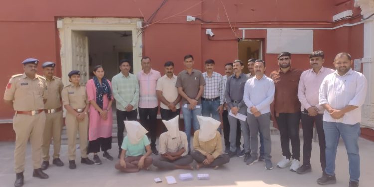 જામનગરની 2 લૂંટ : મહિલા સહિત 3 ઝડપાઈ ગયા…