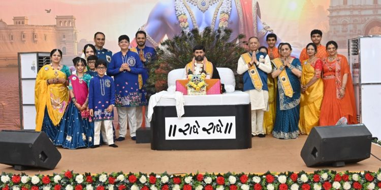 જામનગરમાં આયોજિત જીજ્ઞેશદાદાની સપ્તાહમાં માનવમહેરામણ ઉમટી પડ્યું