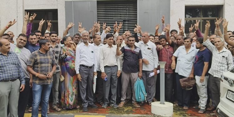 આવેદન : જામનગરના ચેલા ગામની હજારો મીટર ‘લગડી’ જમીનનો મામલો..