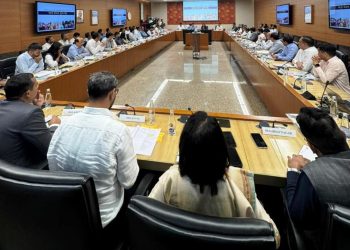 ગાંધીનગર ખાતે રાજ્યભરના જિલ્લા ચૂંટણી અધિકારીઓ અને મ્યુનિસિપલ કમિશનરોની SIR સંદર્ભે ખાસ બેઠક