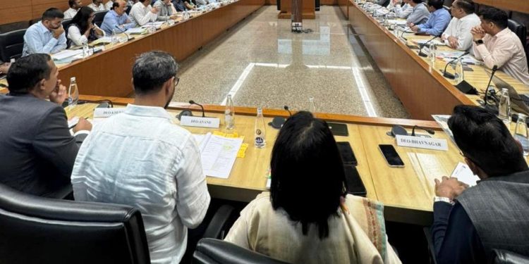 ગાંધીનગર ખાતે રાજ્યભરના જિલ્લા ચૂંટણી અધિકારીઓ અને મ્યુનિસિપલ કમિશનરોની SIR સંદર્ભે ખાસ બેઠક